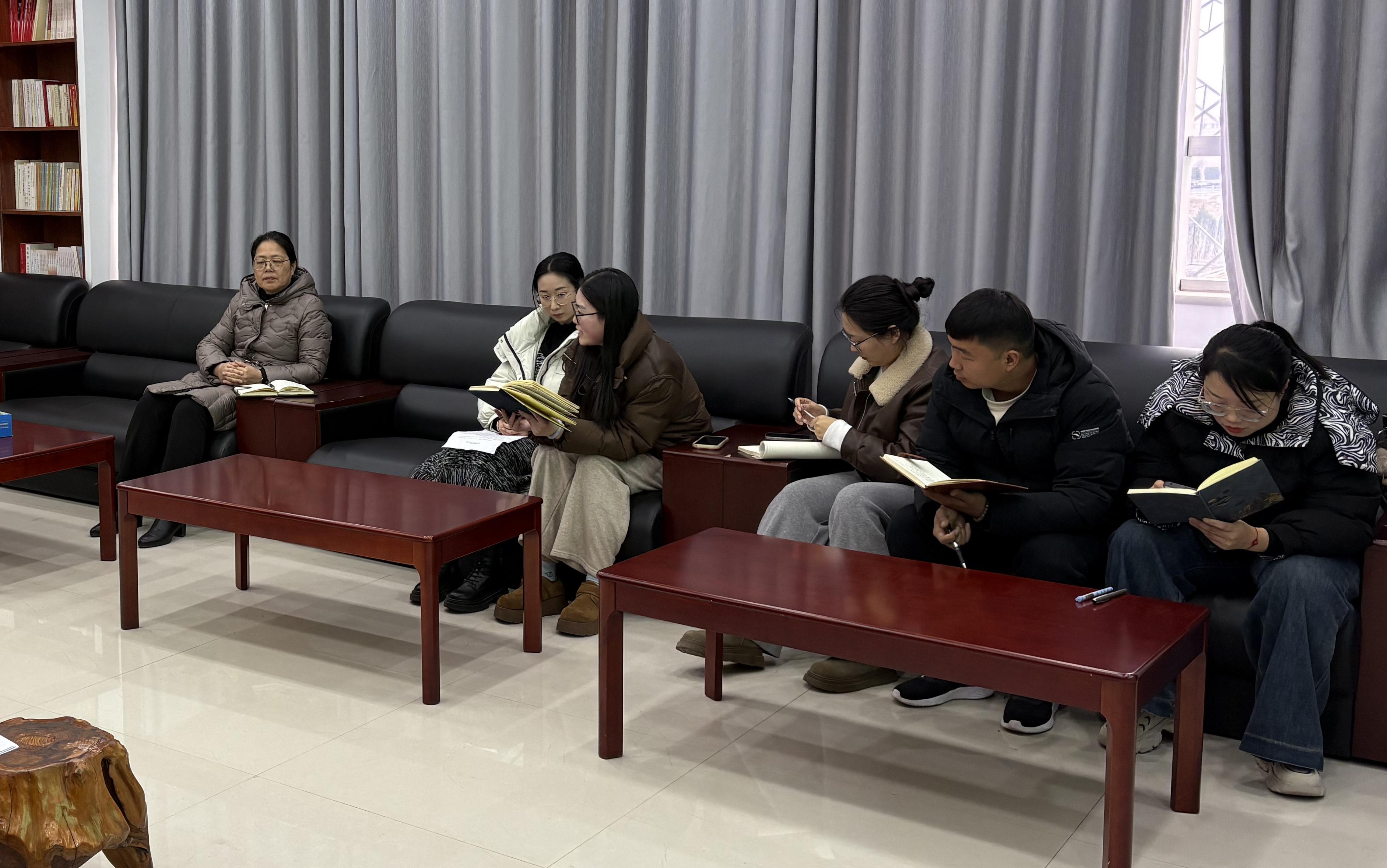以思促教，以藝潤心——我校青年教師開學(xué)首思暨文化藝術(shù)交流活動(dòng)啟動(dòng)